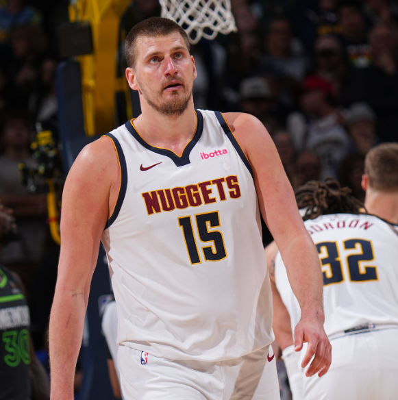 篮球比赛中 篮球比赛中