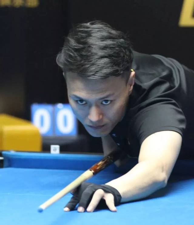 他展现了出 他展现了出